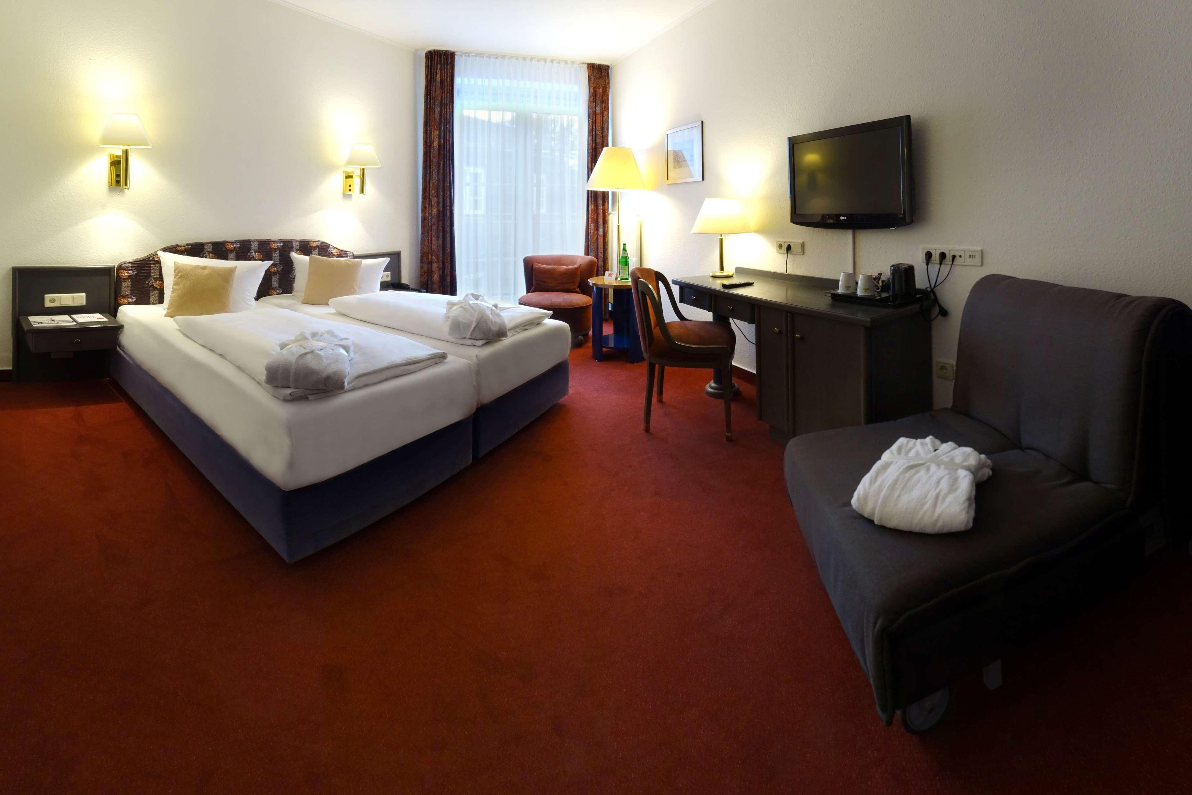 Best Western Hotel Schmoeker-Hof Нордерштедт Экстерьер фото